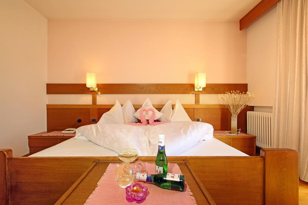 Hotel Garni Savoy Castelrotto Rum bild