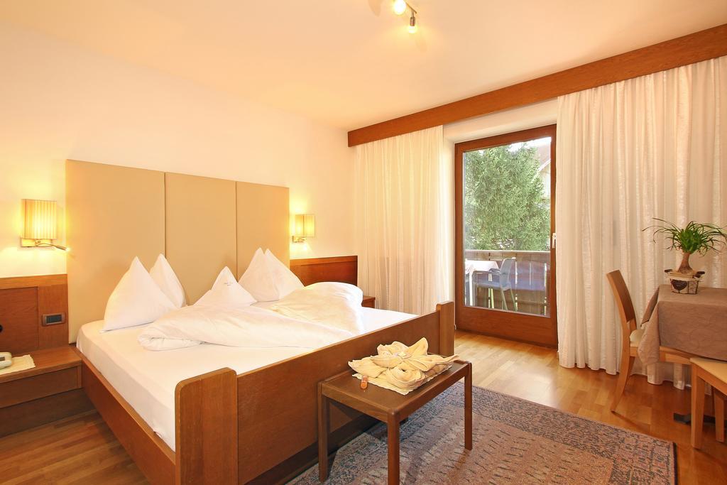 Hotel Garni Savoy Castelrotto Rum bild