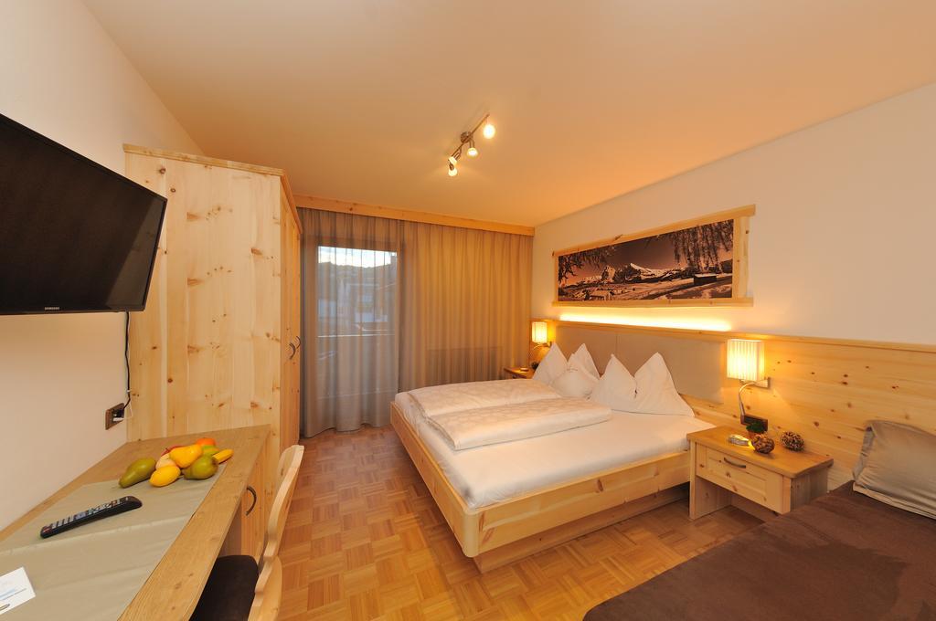 Hotel Garni Savoy Castelrotto Exteriör bild