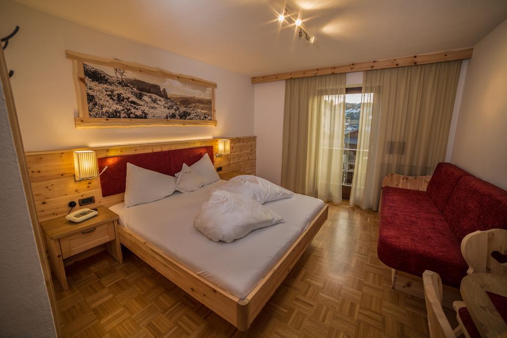 Hotel Garni Savoy Castelrotto Exteriör bild