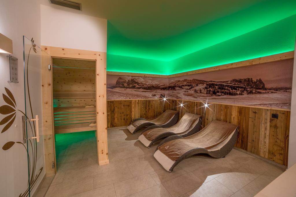 Hotel Garni Savoy Castelrotto Exteriör bild