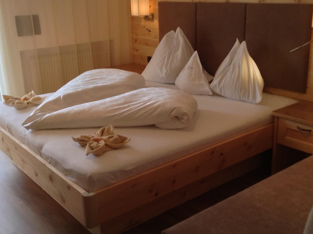Hotel Garni Savoy Castelrotto Rum bild