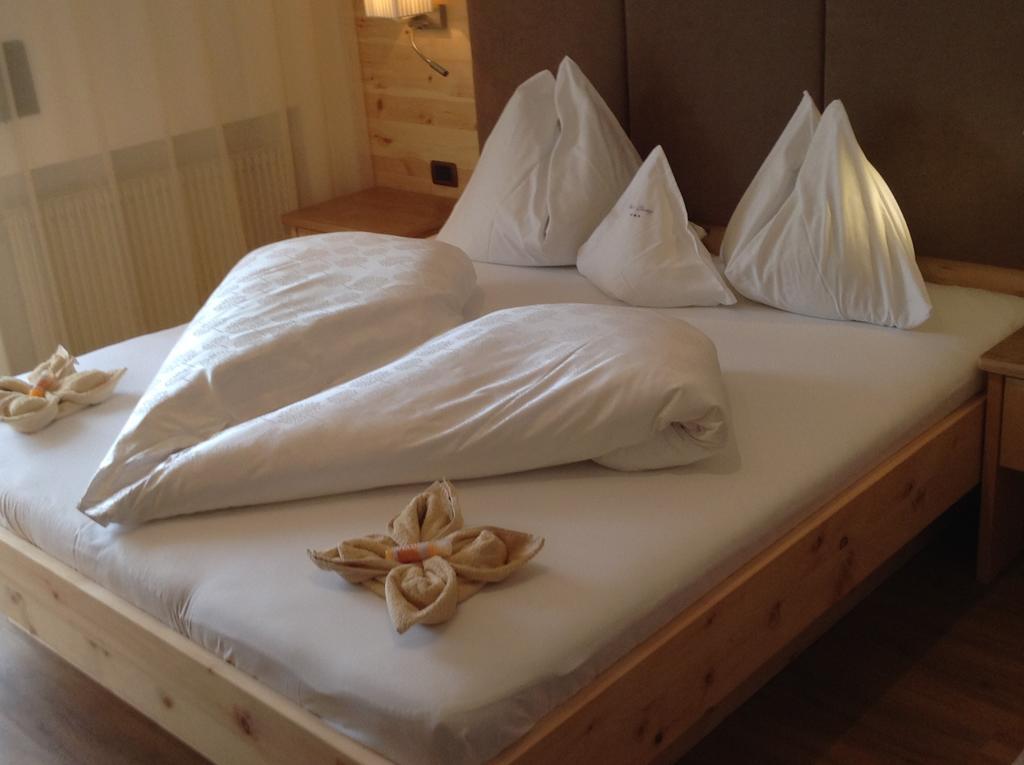 Hotel Garni Savoy Castelrotto Rum bild
