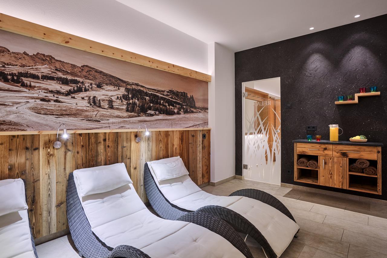 Hotel Garni Savoy Castelrotto Exteriör bild