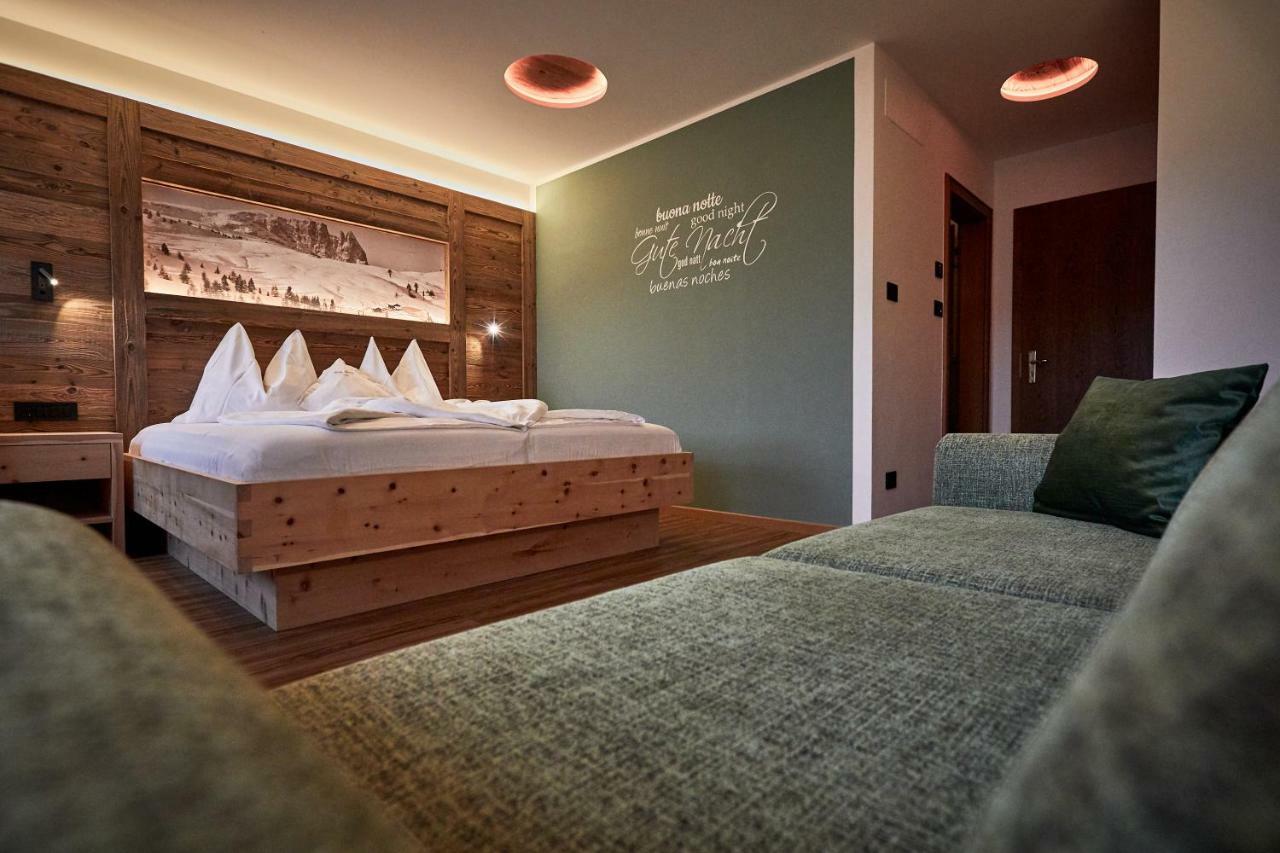 Hotel Garni Savoy Castelrotto Exteriör bild