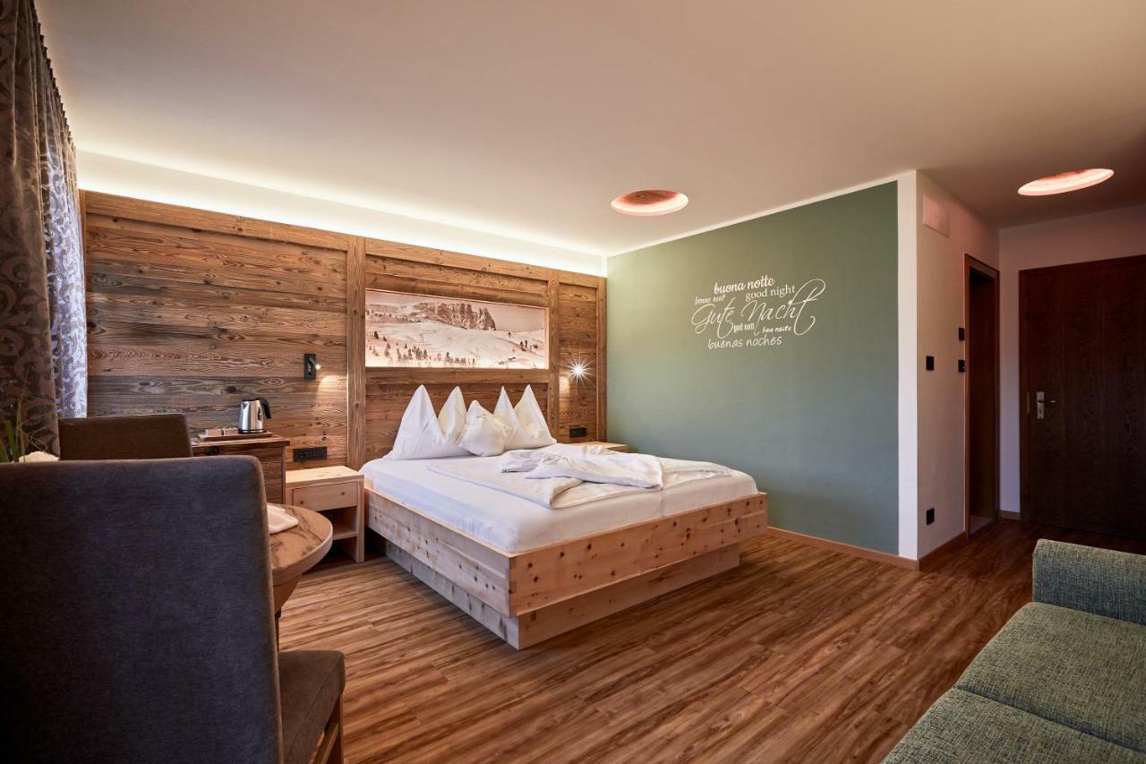 Hotel Garni Savoy Castelrotto Exteriör bild