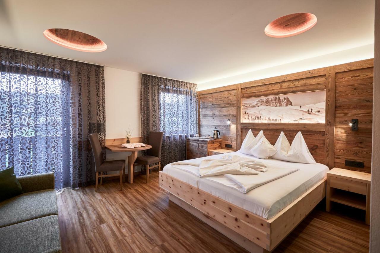 Hotel Garni Savoy Castelrotto Exteriör bild